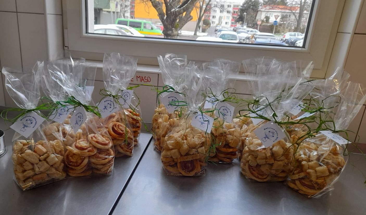 obrázek zpráva Hradecké školky a magistrát města  společně poděkovaly složkám IZS