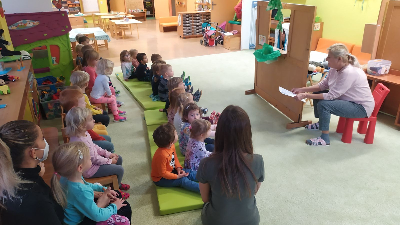 obrázek zpráva Co se děje ve školce, když prší?