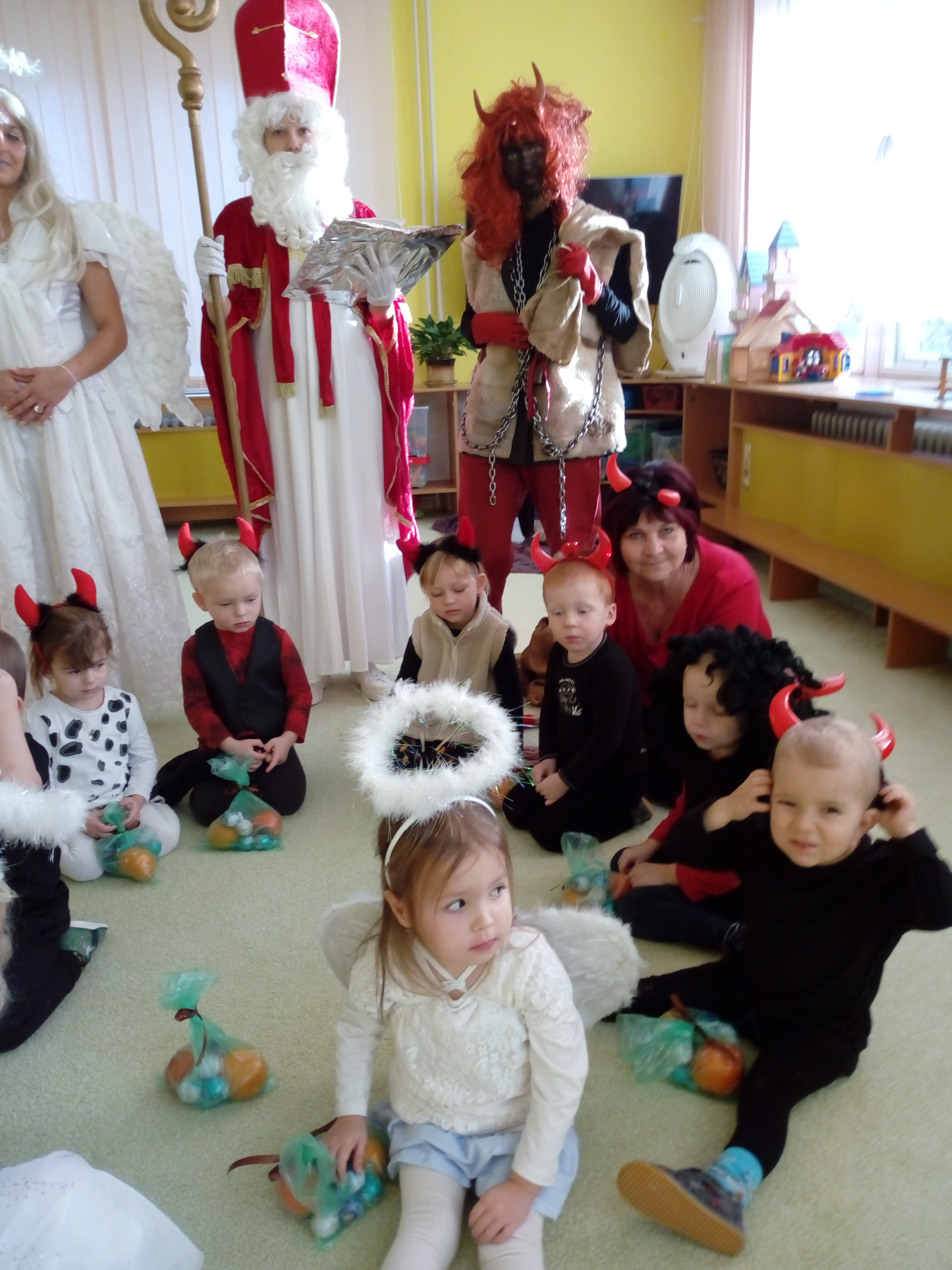 obrázek zpráva Mikuláš děti potěšil a odměnil