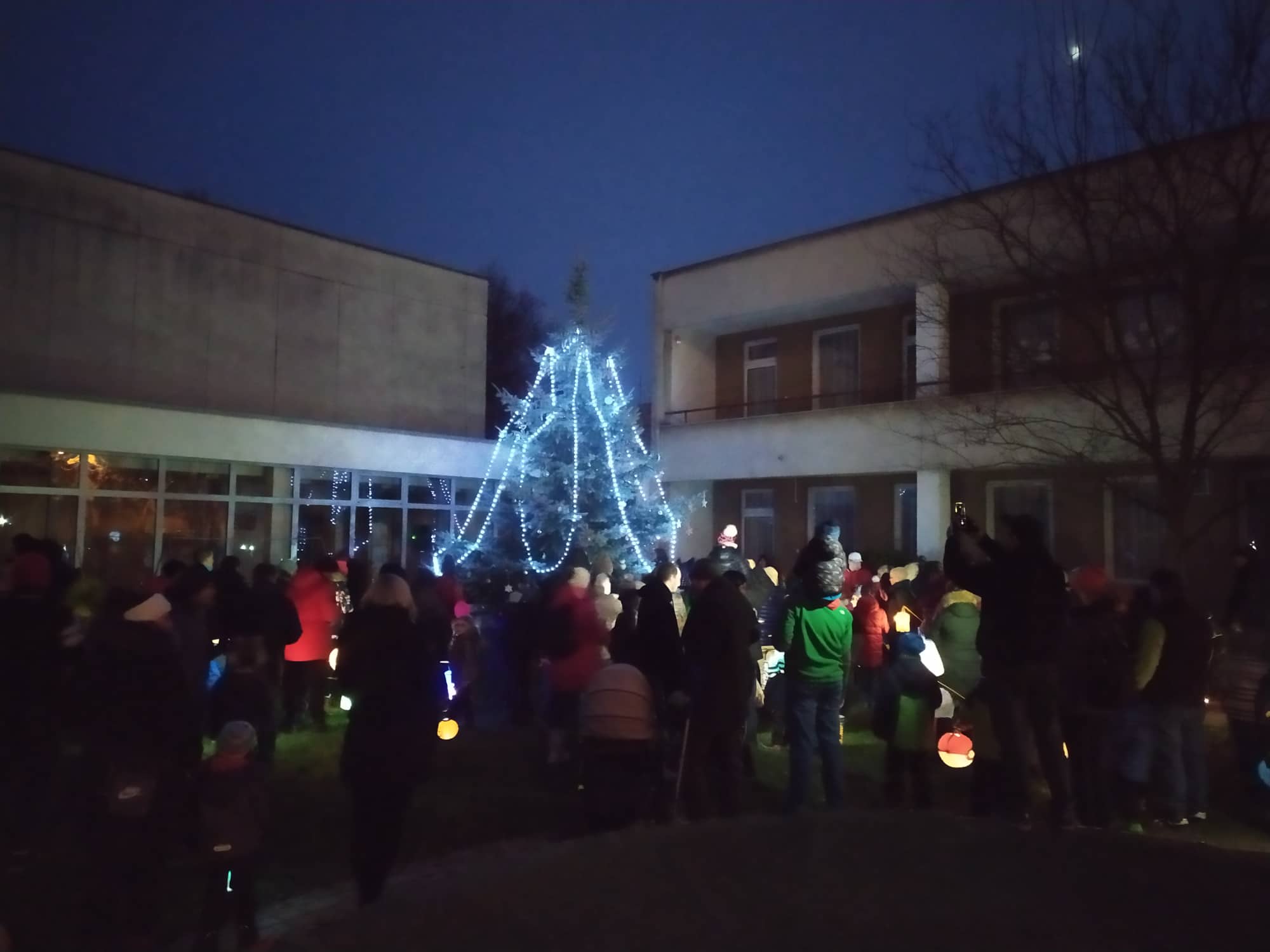 obrázek zpráva Děti šly se světýlkem za Ježíškem