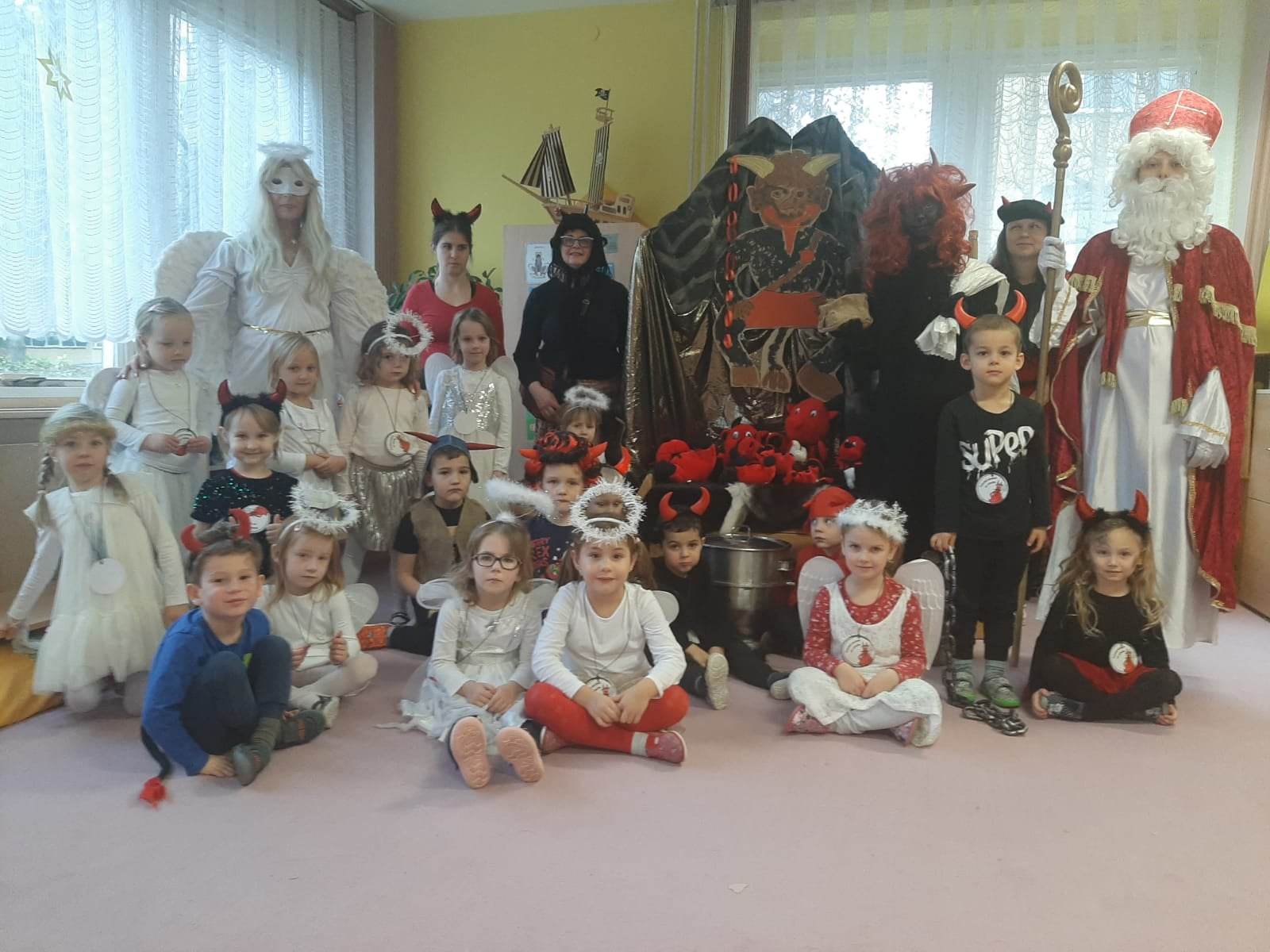 obrázek zpráva Do školky přišel Mikuláš s čertem a andělem