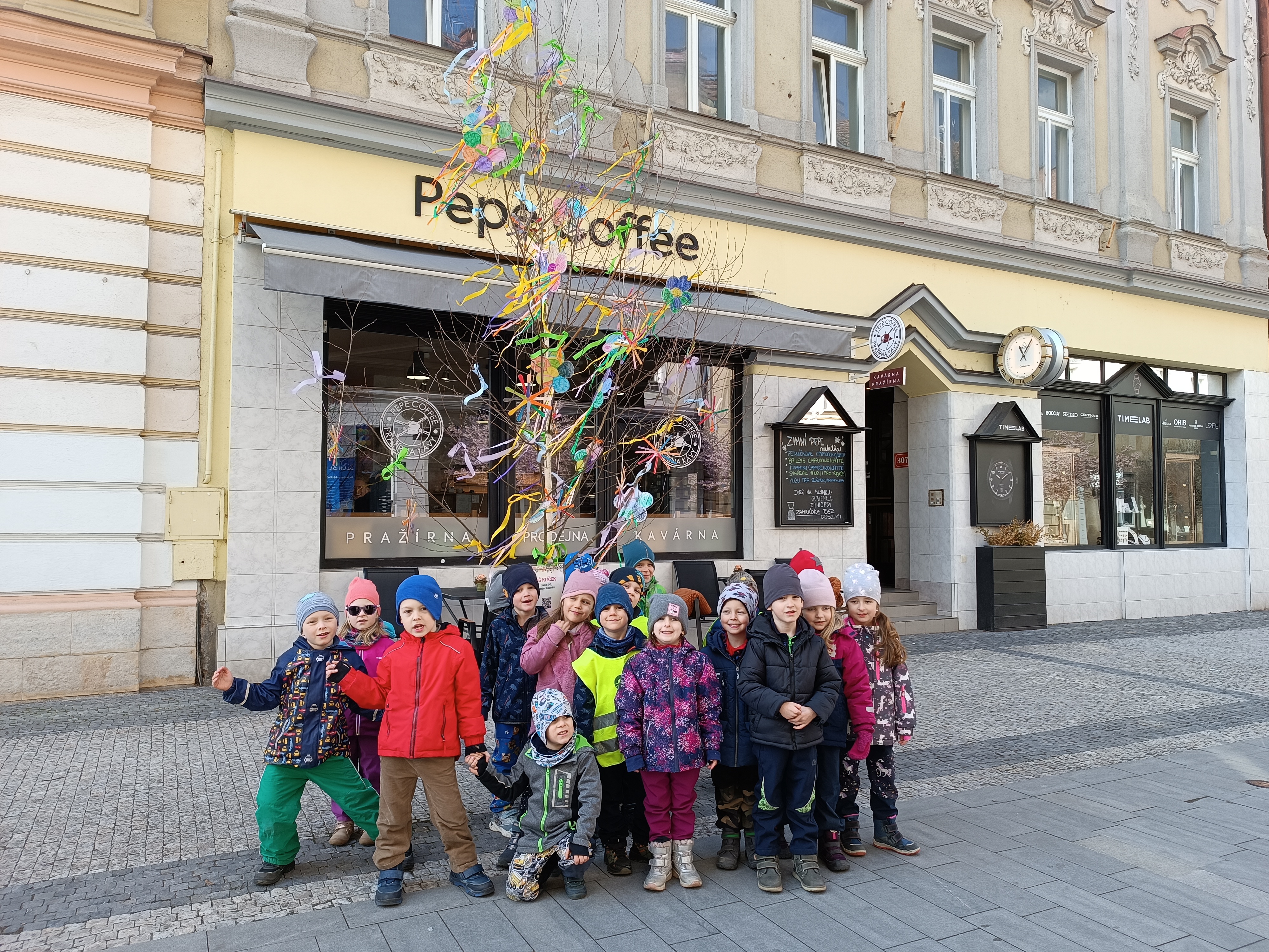 obrázek zpráva Zdobení májek na Masarykově náměstí