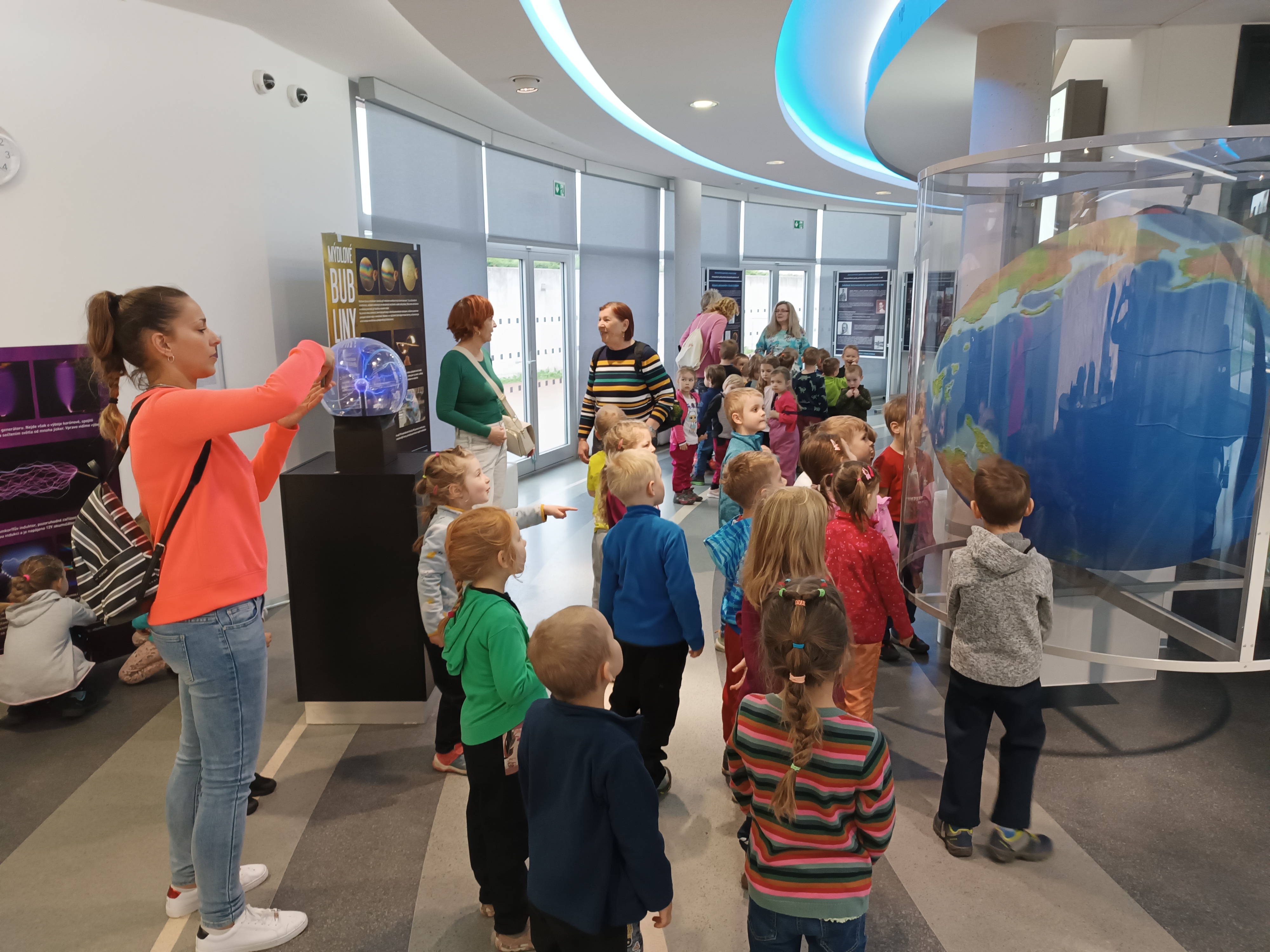 obrázek zpráva FK na exkurzi na Hvězdárně a planetáriu HK