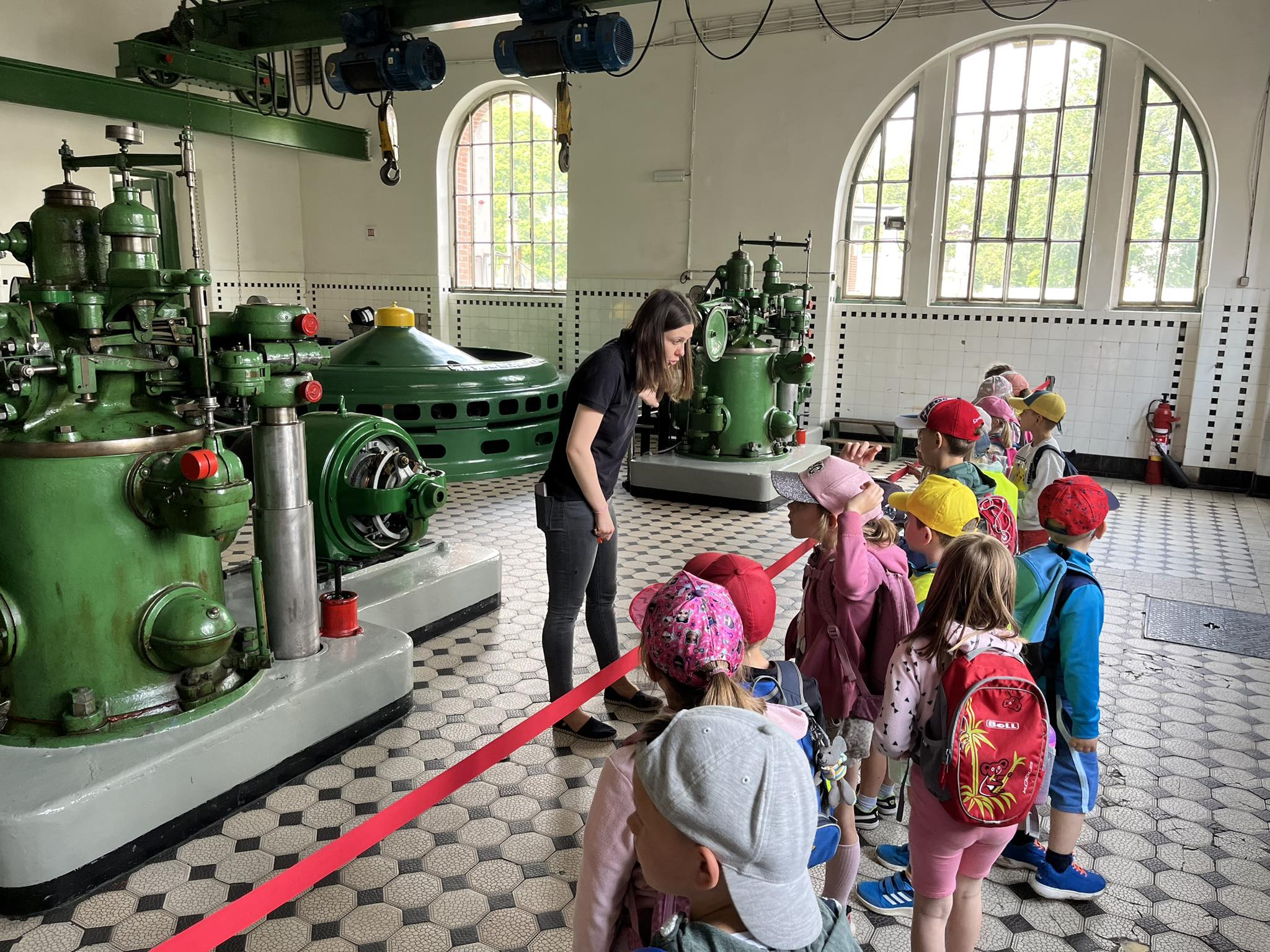 obrázek zpráva Červený klíček na exkurzi v malé vodní elektrárně Hučák