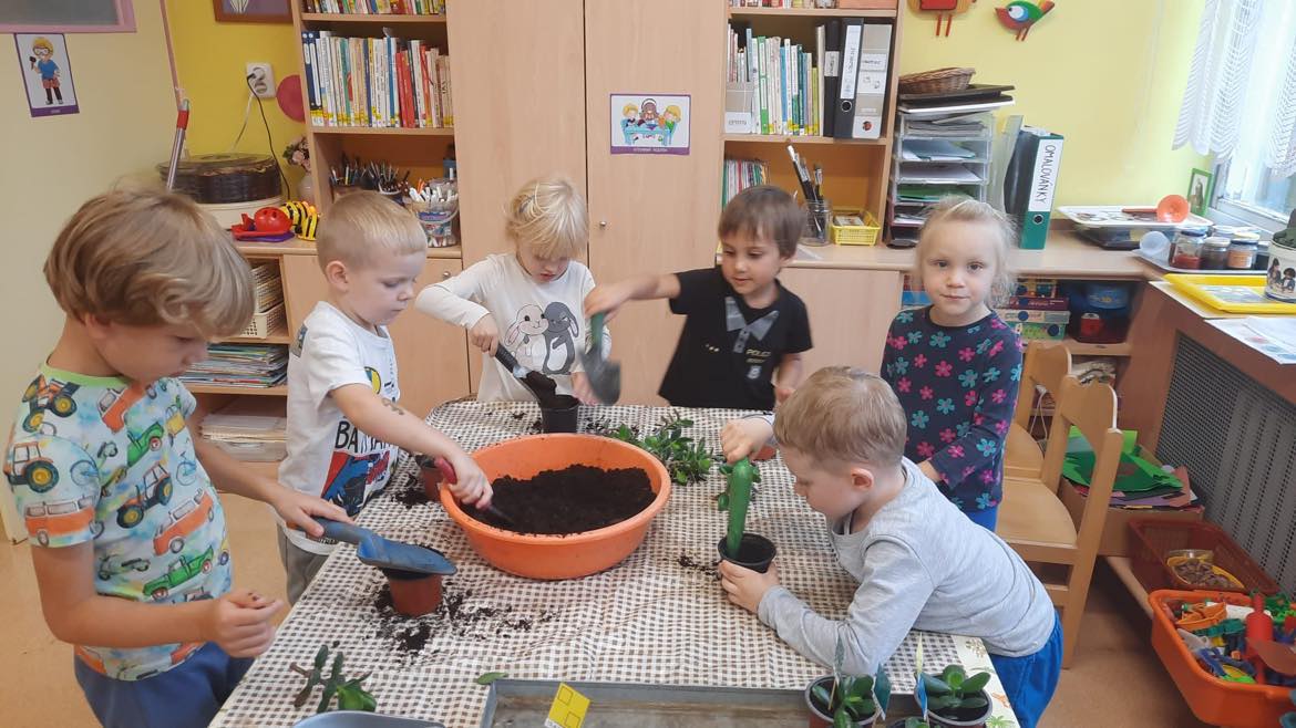 obrázek zpráva Děti sázely kytičky