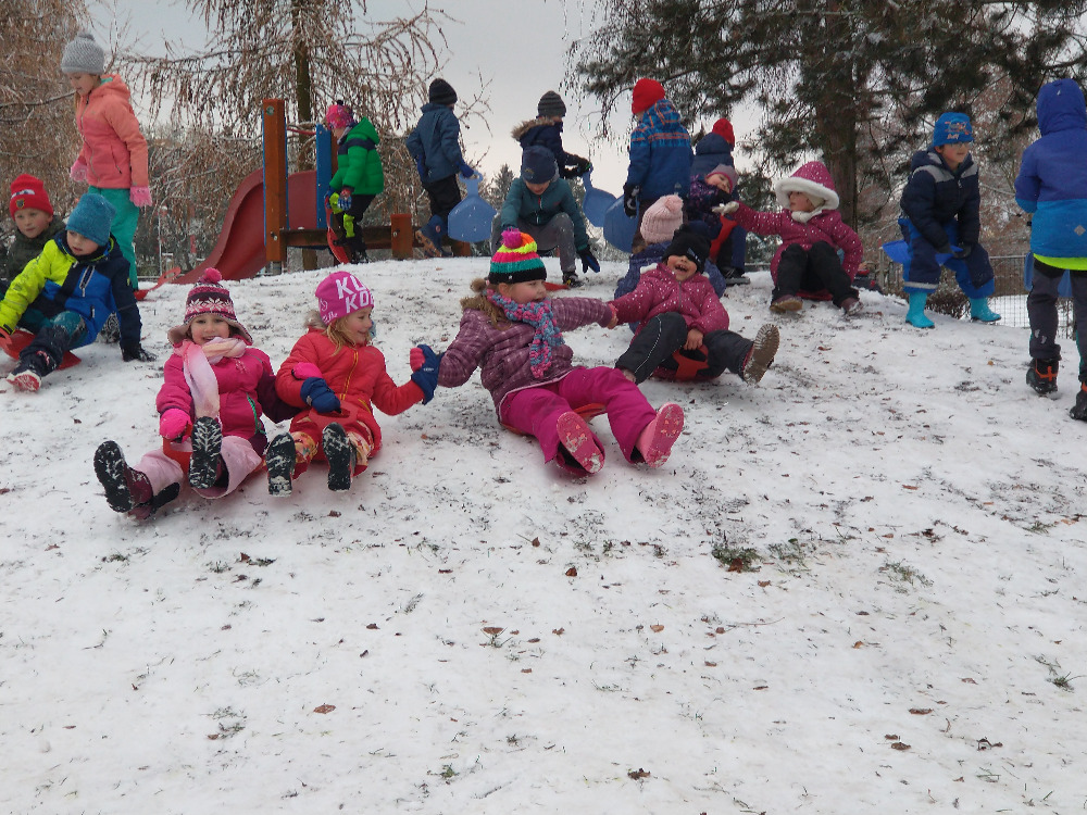obrázek zpráva První sníh děti potešil