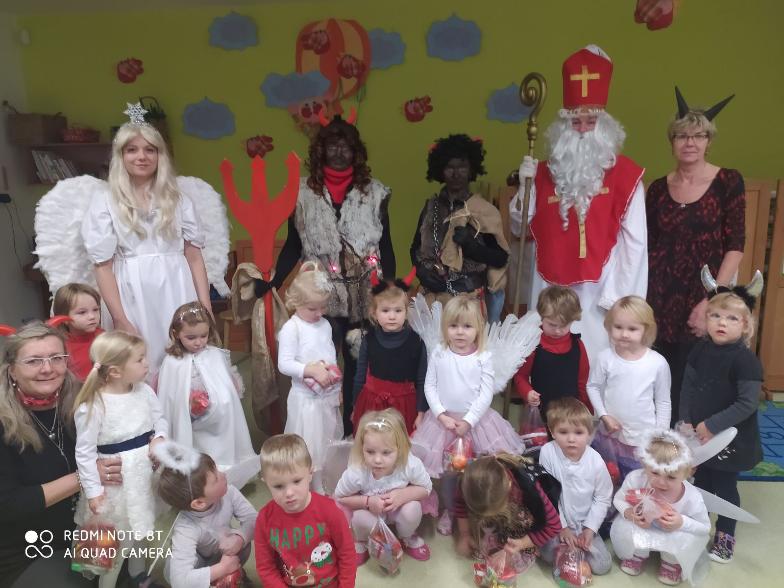 obrázek zpráva Mikuláš a jeho pomocníci přinesli nadílku