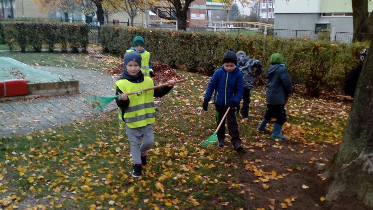 obrázek zpráva Děti z FK pečují o zahradu i na podzim